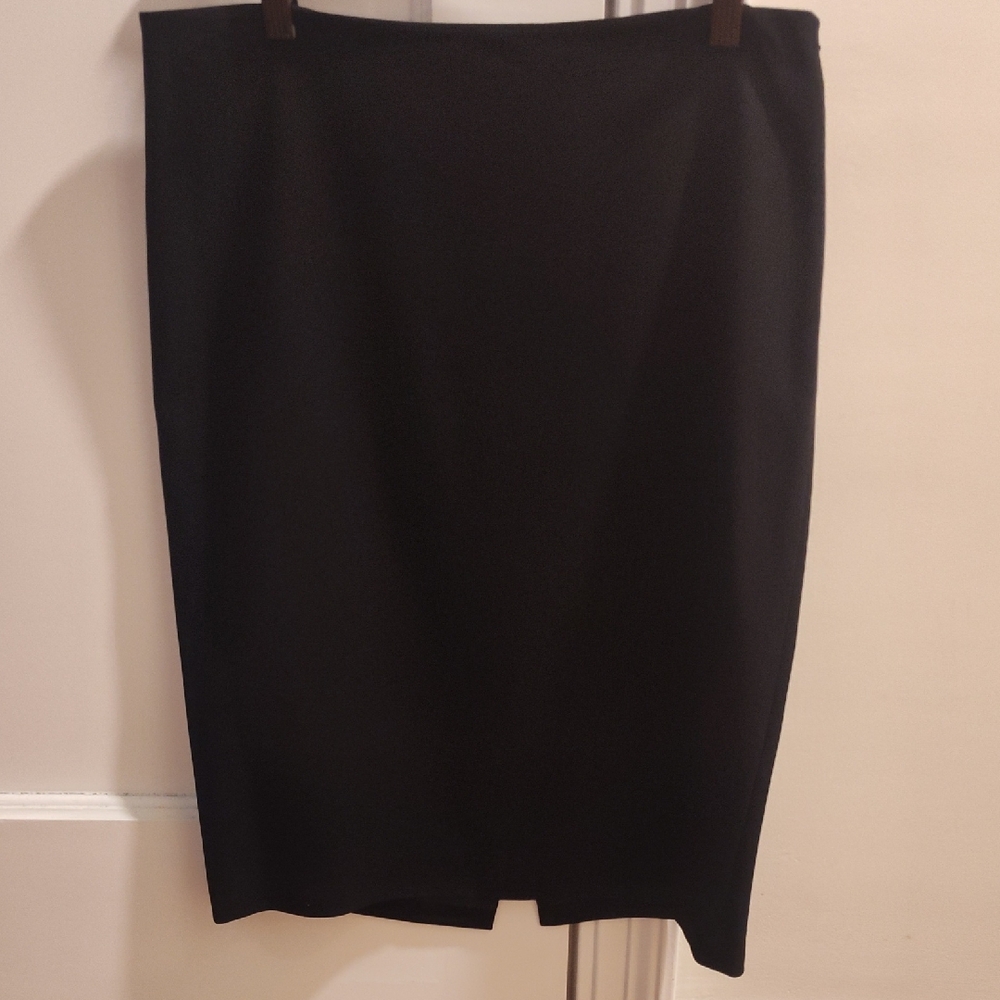 Elie Tahari Classic Pencil Skirt. Fully Lined. NWT. Size 10.